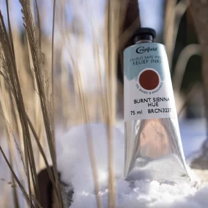 Cranfield-Caligo-Safe-Wash-Relief-deginta-siena-dazai_linoleumui-iskiliajai-spaudai-nuplaunami