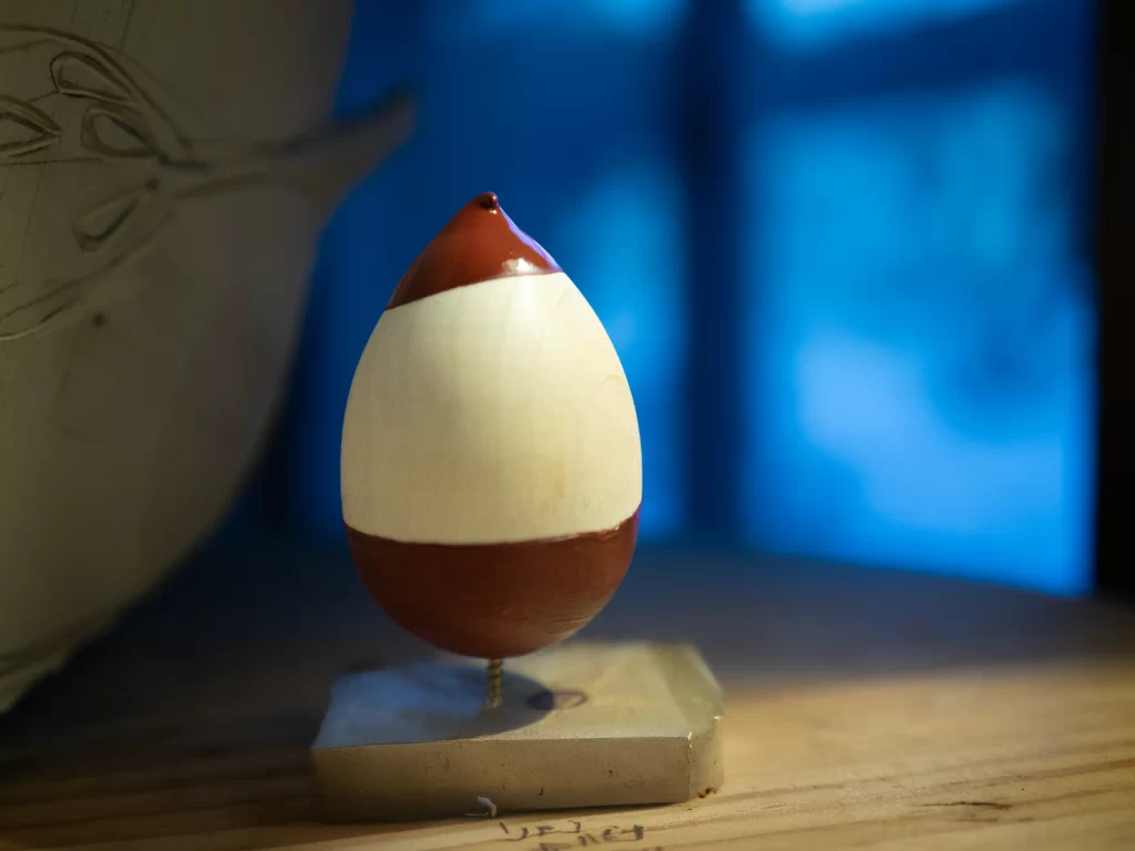 velykiniai kiaušiniai interjero detalė dekoracija medinis kiaušinis spalvotas